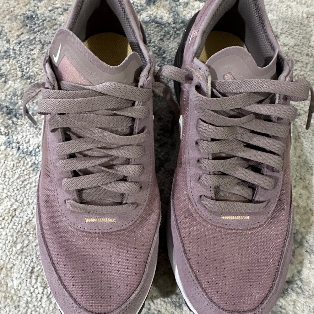 SOLD on posh NIKE WAFFLE ONE Pink Glaze (GS) 5.5Y/7W